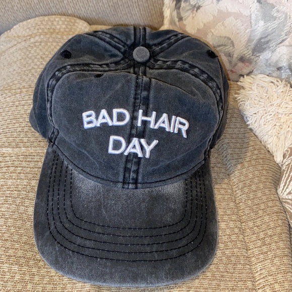 🖤🤍🩶EUC Distressed “Bay Hair Day” Baseball Hat - Picture 1 of 9